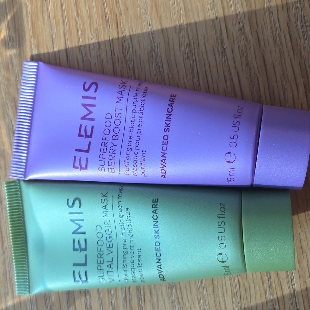 Elemis skincare bundle with cosmetic bag - Picture 3 of 4